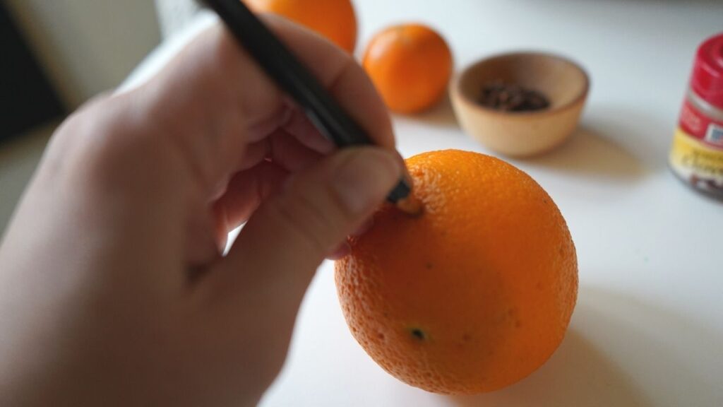 Making scandinavian orange and clove holiday decor